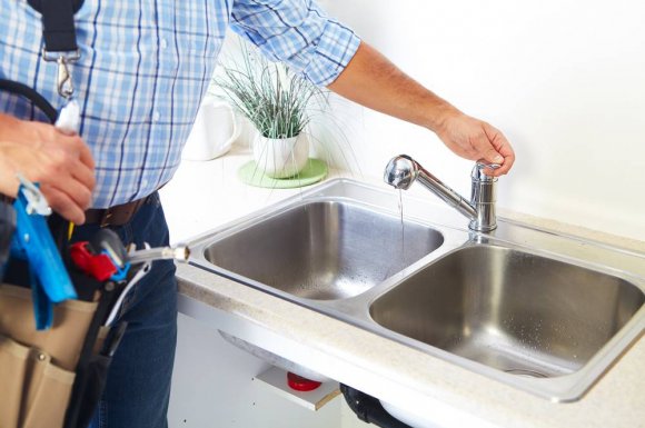 Réparation urgente d'une fuite d’eau sous évier de cuisine - Voiron - Gastaldin LMB Plomberie